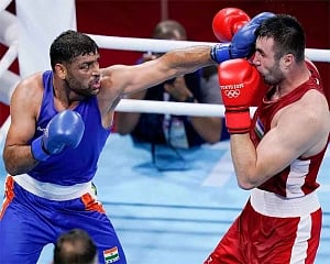 Farhan Akhtar lauds boxer Satish Kumar: You showed the world what true competitors are made of