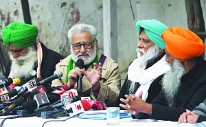 Farmers threaten tractor parade on Republic Day
