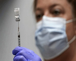 FDA advisory panel rejects widespread Pfizer booster shots