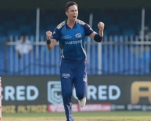 First lot of Kiwis arrive home after IPL suspension, second group expected to land on Sunday