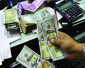 Forex reserves surge to record $633.5 bn