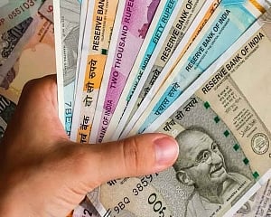 FPIs remain net buyers at Rs 12,266 cr in first 5 trading sessions of Feb