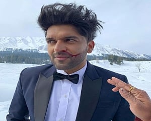 Guru Randhawa suffers nose bleed during Kashmir's sub-zero shooting