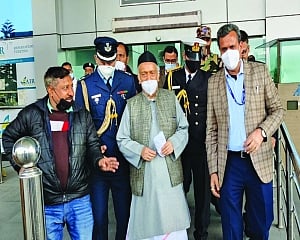 Guv evicted from plane as MVA Govt rejects approval