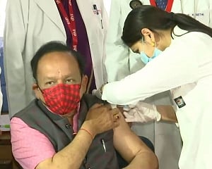 Health minister Vardhan, wife get COVID-19 vaccine shot