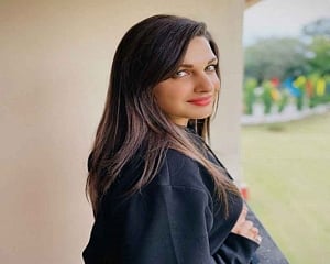 Himanshi Khurana channels inner 'Black Rose' in new pic