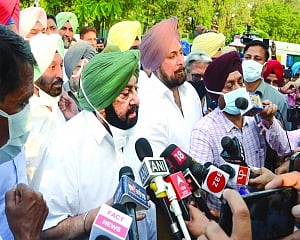 Hurt by events of last 5 mths: Capt tells Sonia