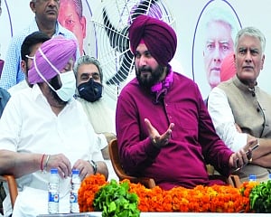 I’m in full form to play new innings for people: Sidhu