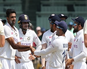 India have England on the mat at lunch on day two