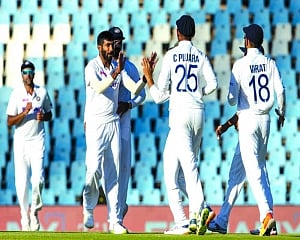 India sniff at big win as SA depend on Elgar, rain