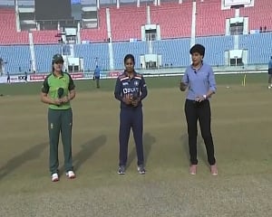 Indian women win toss, opt to field against South Africa in 2nd ODI