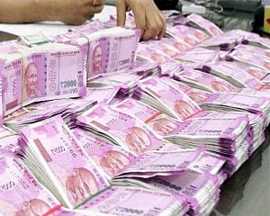 Indians funds in Swiss banks rise to over Rs 20k cr