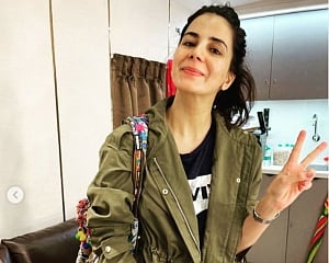 Kirti Kulhari ends night shoot when the world wakes up!