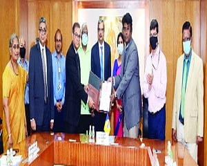 LIC inks historic agreement with the Department of Posts