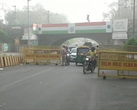 Life comes to halt as weekend curfew underway in Delhi