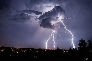 Lightning kills 20 in 3 Bengal dists