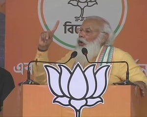 Mamata calling BJP leaders outsiders insult to Netaji: Modi