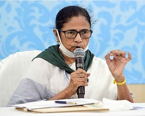 Mamata calls on Sonia