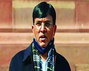 Min slams netas for ‘wrong’ info on jabs