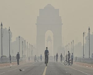 Moderate fog in Delhi, minimum temperature rises to 6.7 degrees Celsius