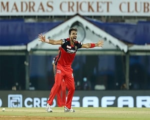 Mumbai Indians score 159/9 against RCB in IPL opener