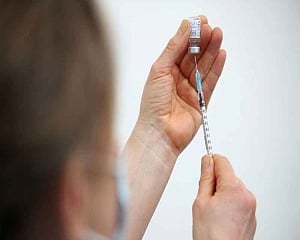 New Zealand reports 1st virus vaccine death