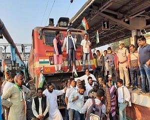 Normal life affected in Odisha due to 6-hour Congress bandh against fuel price rise
