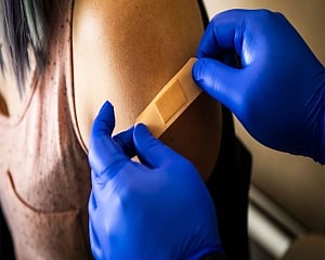 Omicron: Germany announces 4th booster dose, Britain may follow