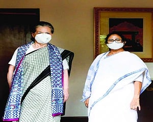 On Opp-unity mission, Mamata meets Sonia
