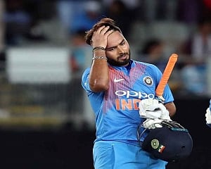 Pant asks for suggestions to buy new house after Aus tour