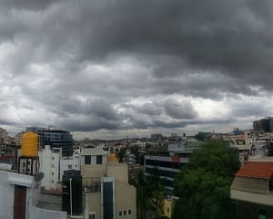 Partly cloudy sky in Delhi