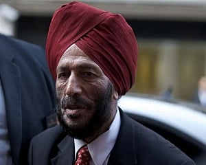 PM Modi speaks to Milkha Singh, enquires about his health
