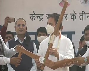 PM Modi wants to clear path for his friends: Rahul on farm laws