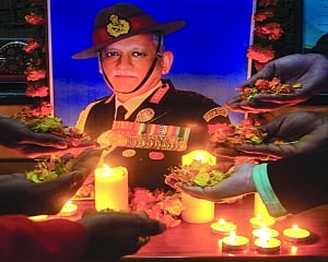 Prez, PM, Def Min pay tributes to CDS Rawat at Palam airport