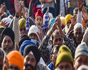 Protesting farmers reject allegations they are blocking oxygen transport to Delhi