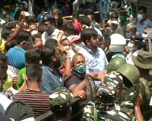 Protests erupt across Bengal after arrest of TMC leaders in Narada sting case
