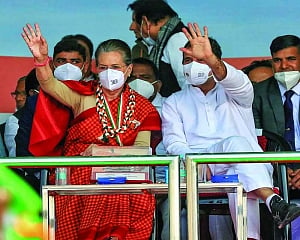 Rahul tears into BJP at Jaipur