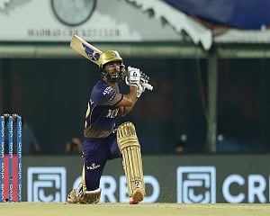 Rana, Tripathi take KKR to 187/6 against SRH