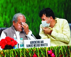 Ready for talks if farmers consider offer: Tomar