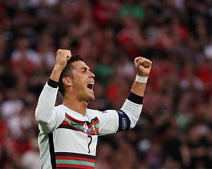 Record-setting Ronaldo scores 2, Portugal beats Hungary 3-0