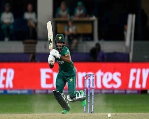 Rizwan, Zaman fifties power Pakistan to 176/4