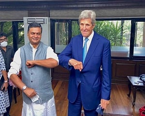 RK Singh meets US Special Presidential Envoy for Climate John Kerry in Delhi