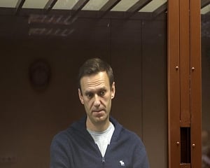 Russia moves to extinguish pro-Navalny ''flashlight'' protests