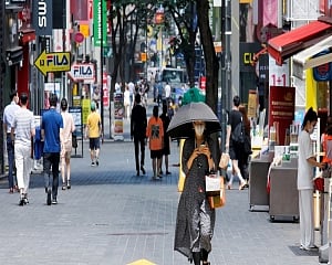S Korea clamps down amid virus spike