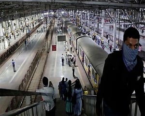 Sale of platform tickets stopped at 6 Mumbai stations: CR
