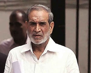 SC asks CBI to verify medical condition of former Congress leader Sajjan Kumar jailed in 1984 riots case