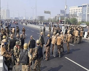 Security beefed up at Delhi borders; traffic congestions on key roads in city