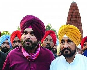 Sidhu keeps Cong’s pot boiling for ‘Punjab sake’