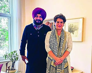 Sidhu to accept post of Capt’s deputy or campaign panel chief
