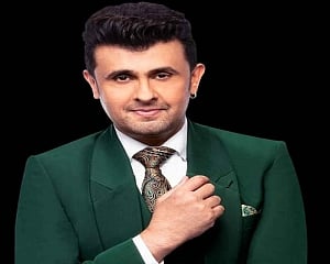 Sonu Nigam reinvents his signature symphonies on 'Unacademy Unwind'